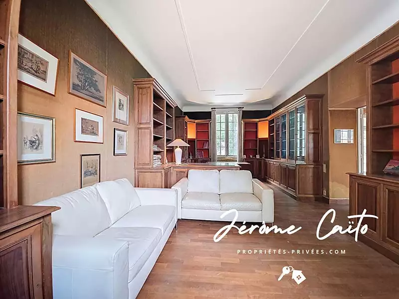 Immeuble, 1 358 m²