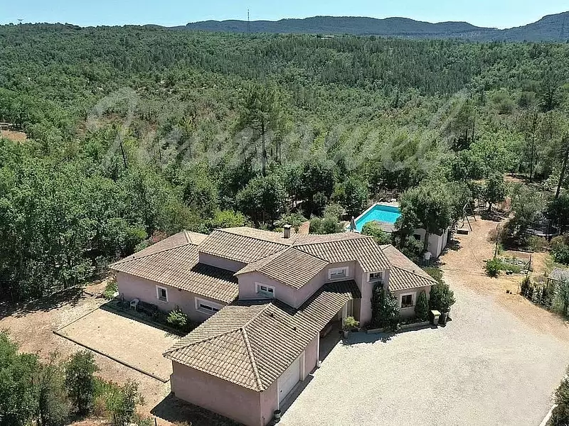 Maison, 240 m²