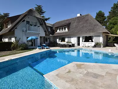Maison, 584 m²