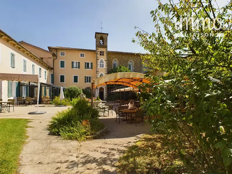 Maison, 1 413 m²