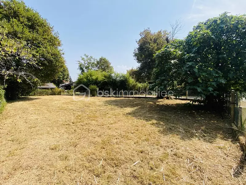 Terrain, 300 m²
