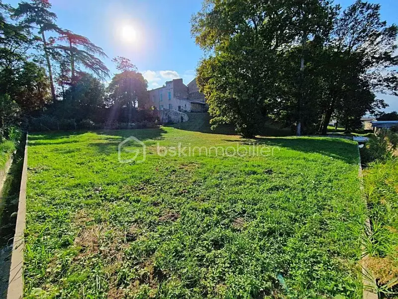Terrain, 874 m²
