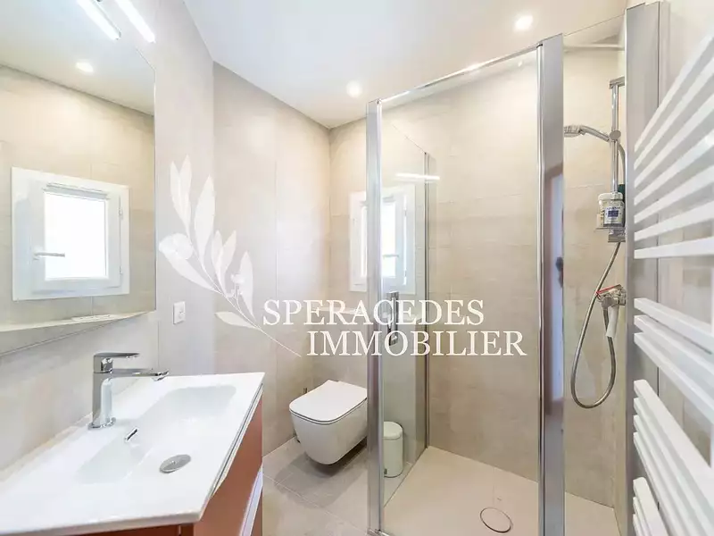 Maison, 248 m²