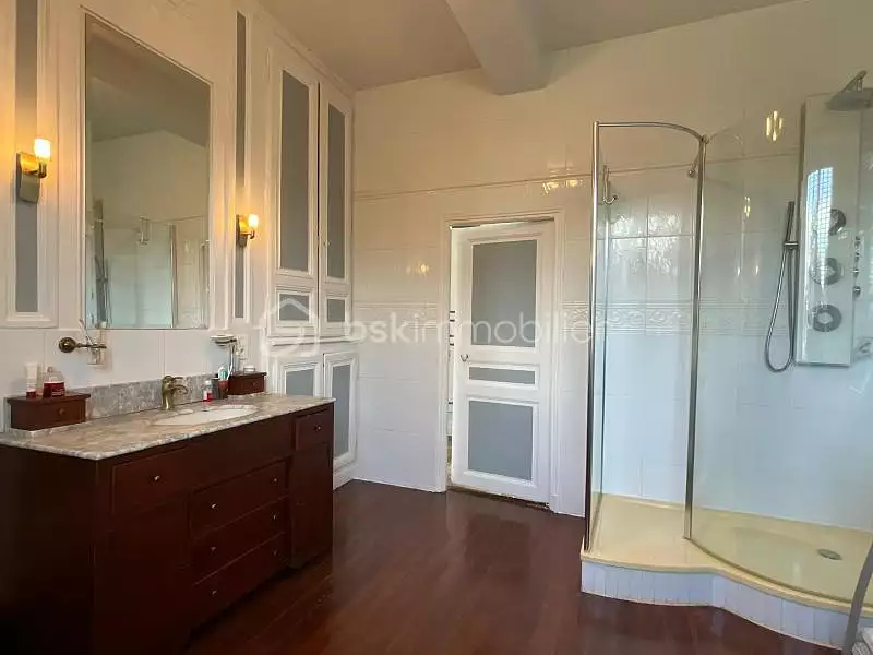 Maison, 380 m²