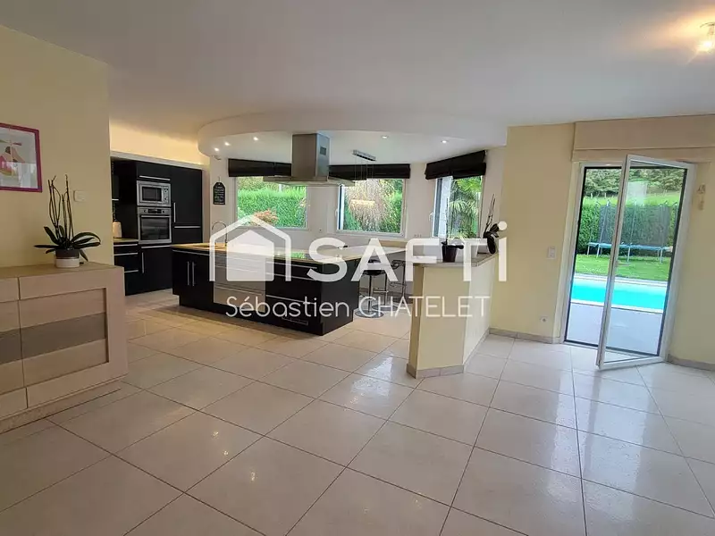 Maison, 258 m²