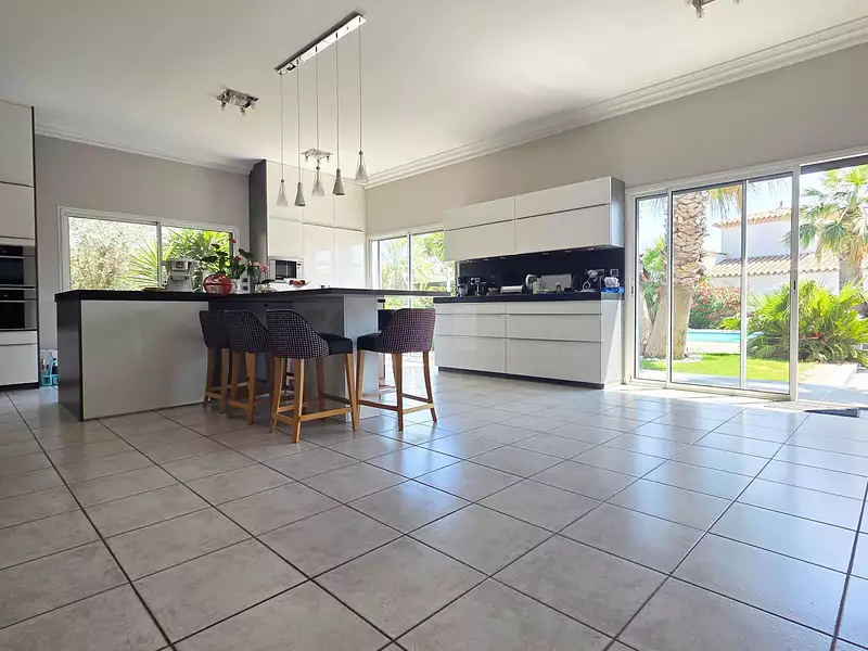 Maison, 241 m²