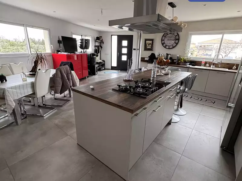 Immeuble, 371 m²