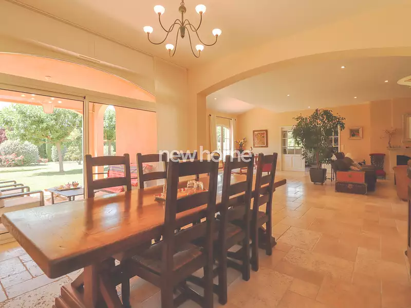 Maison, 320 m²