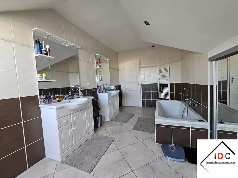 Appartement, 175,08 m²