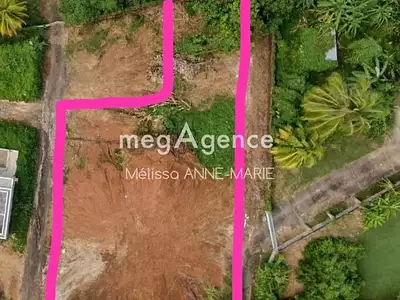 Terrain, 700 m²