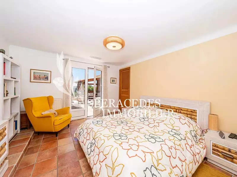 Maison, 248 m²