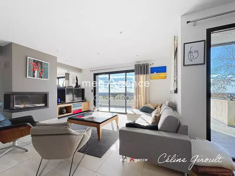 Maison, 240 m²