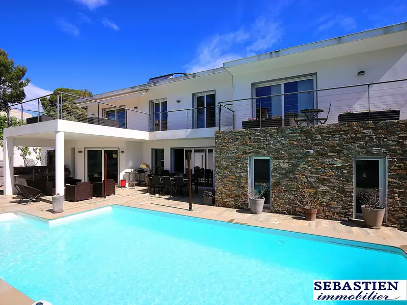 Maison, 243,1 m²