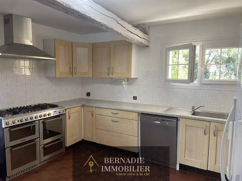 Maison, 245 m²