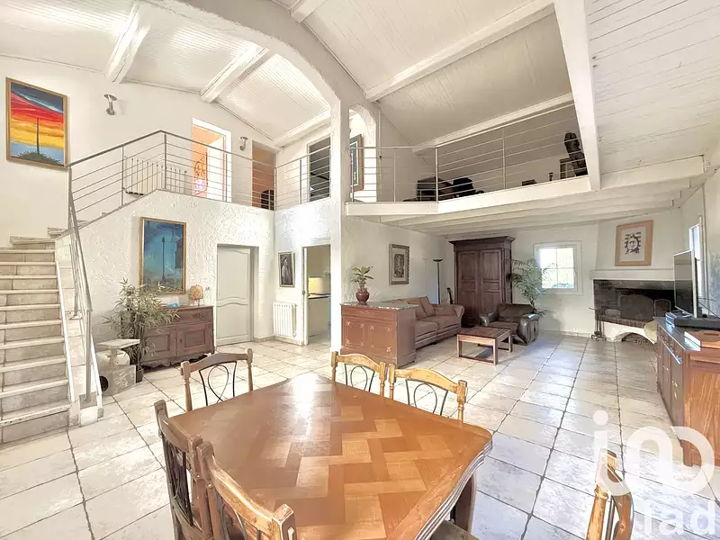Maison, 240 m²
