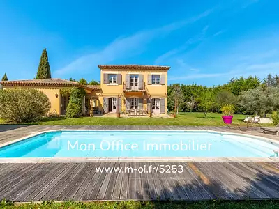 Maison, 240 m²