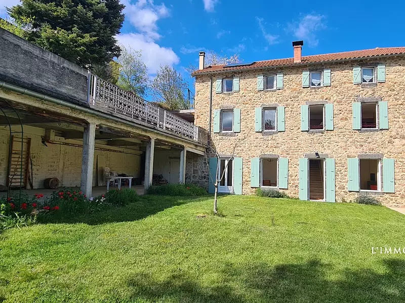 Maison, 307,4 m²