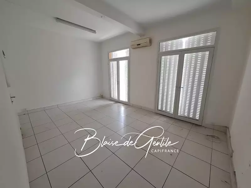 Immeuble, 182 m²