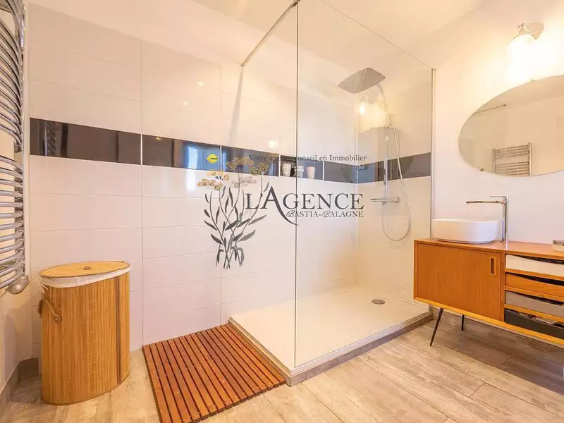 Maison, 271 m²