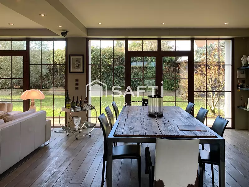 Maison, 748 m²