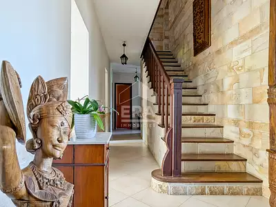 Maison, 225 m²