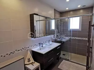 Maison, 215 m²