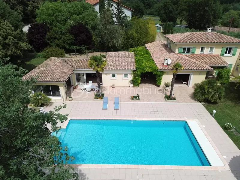 Maison, 239 m²