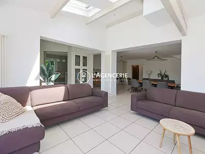 Maison, 240 m²