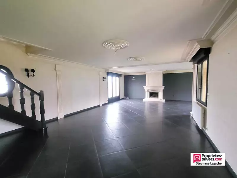 Maison, 255 m²
