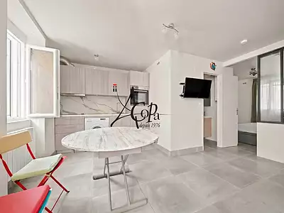 255 000 € 9 511 €/m² Appartement • 26,81 m² • 2 pièces Paris 18ème (75018)