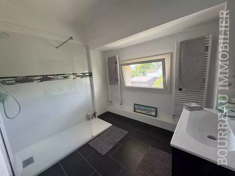 Maison, 251 m²