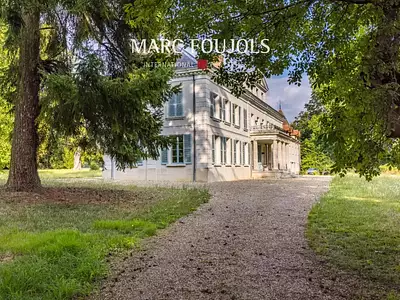 Maison, 1 200 m²