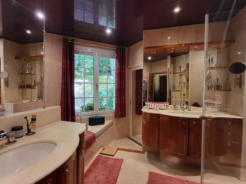 Maison, 338 m²