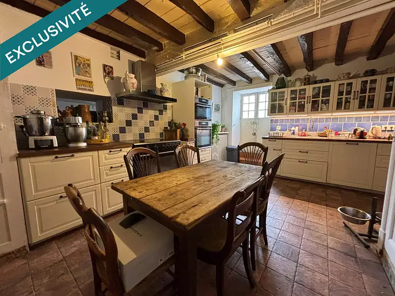 Maison, 561 m²