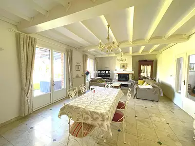 Maison, 240 m²