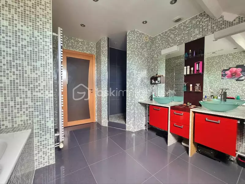 Maison, 245 m²