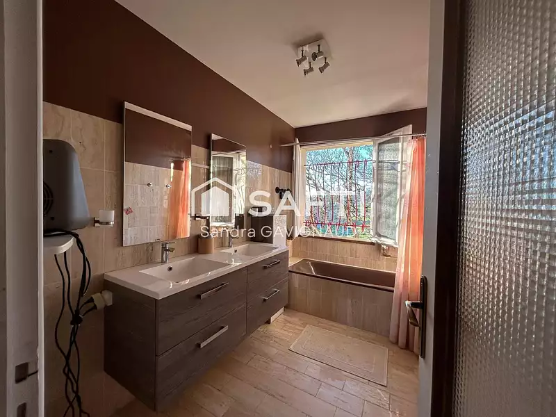 Maison, 168 m²