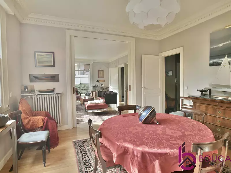 Maison, 248 m²