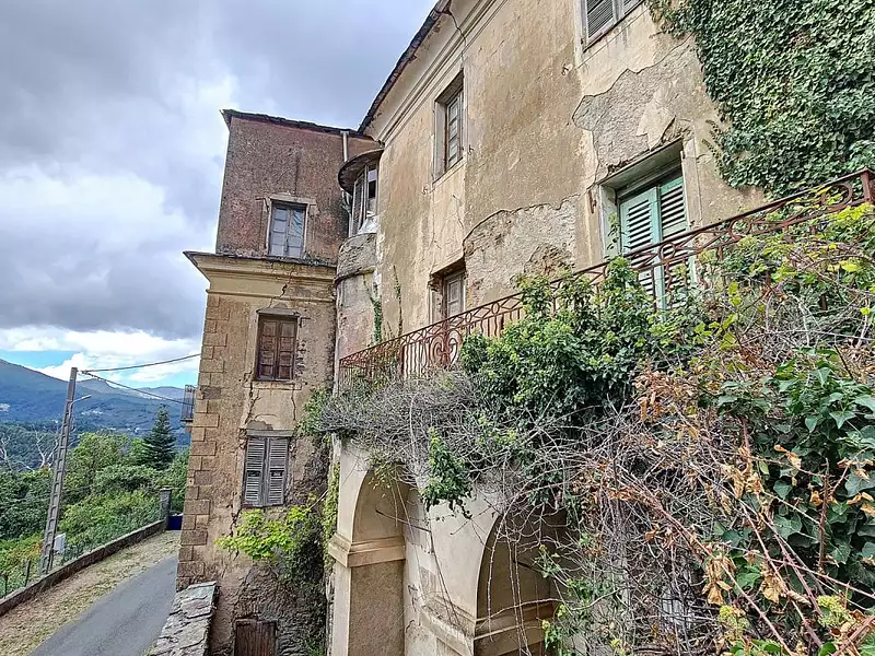 Maison, 1 700 m²
