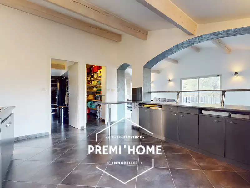 Maison, 211 m²