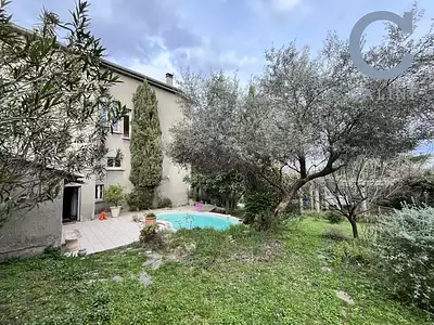 Maison, 225 m²