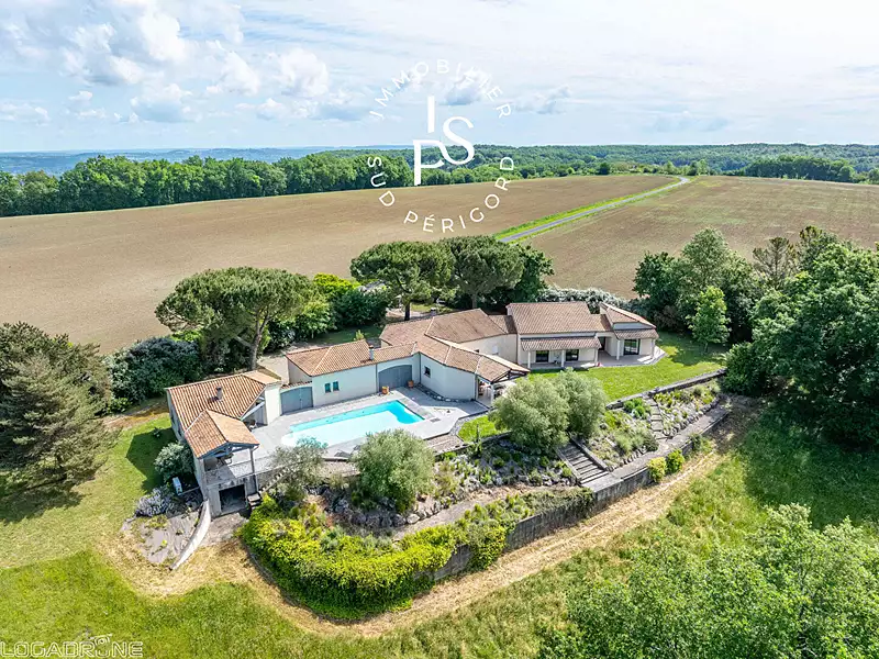 Maison, 242 m²