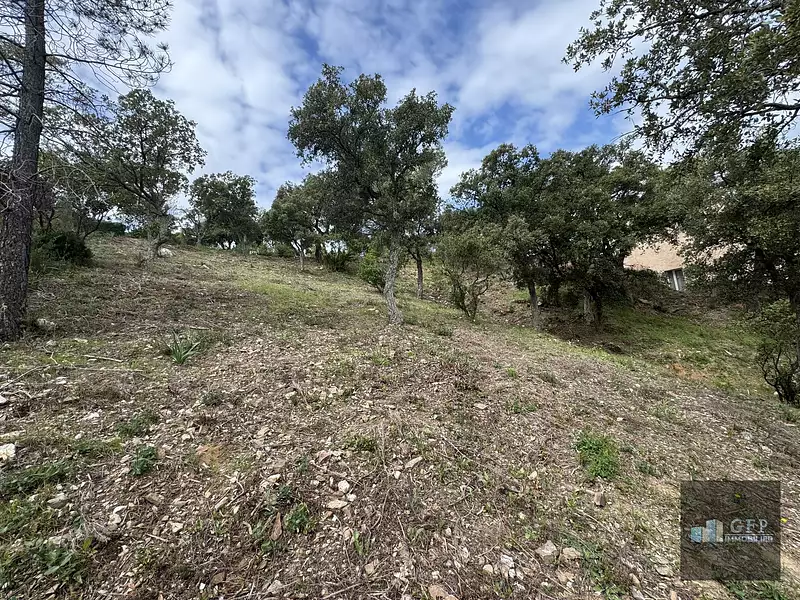 Terrain, 2 070 m²