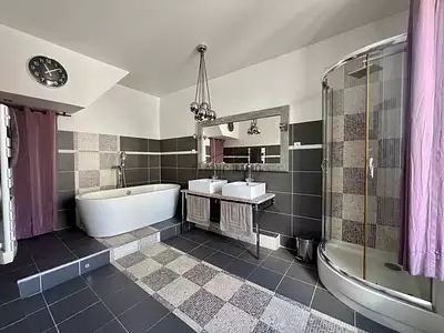 Maison, 225 m²