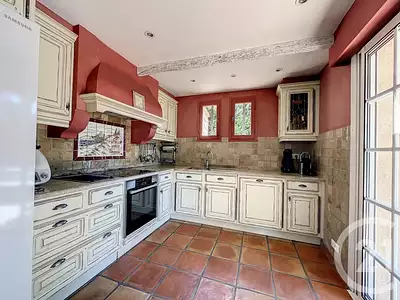Maison, 245 m²