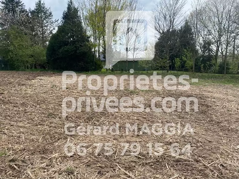 Terrain, 1 075 m²