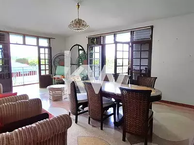 Maison, 275 m²