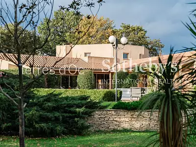 Maison, 390 m²