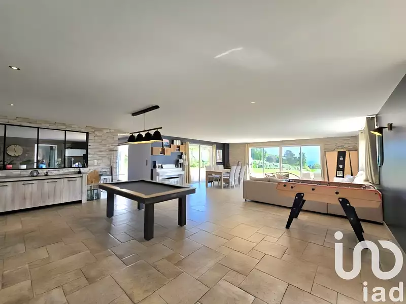 Maison, 375 m²