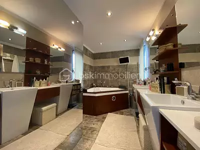 Maison, 260 m²